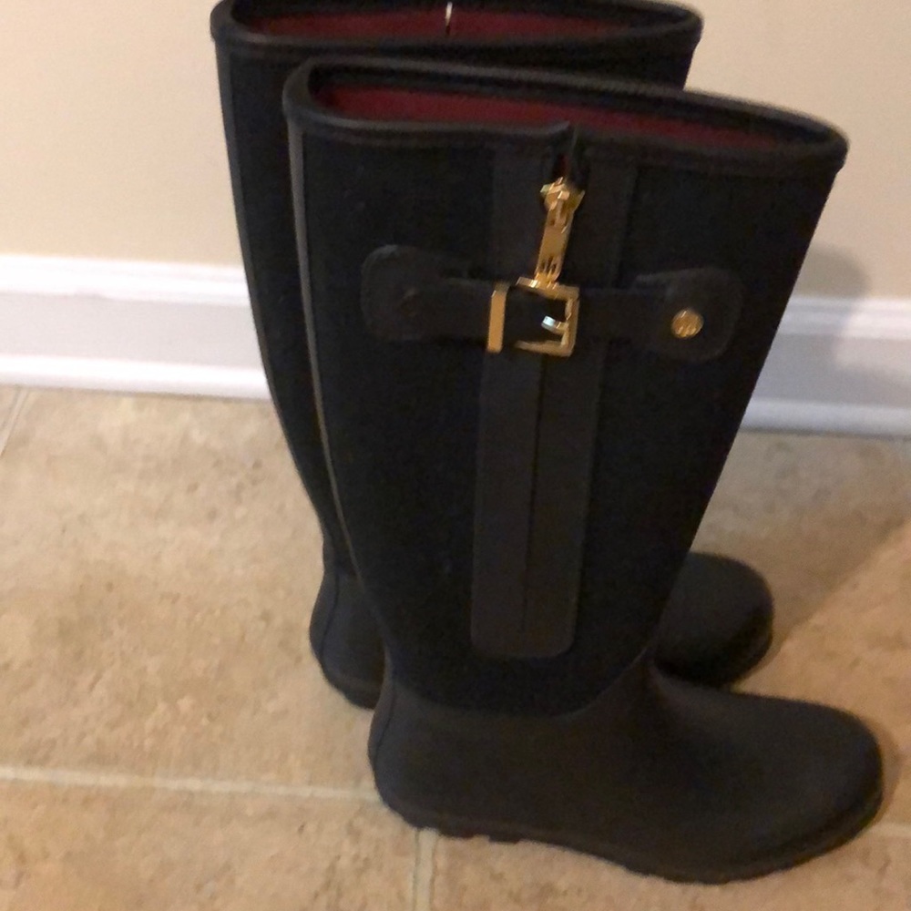 Barely used rain boots